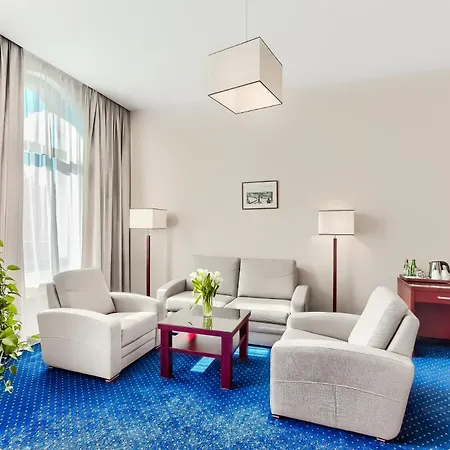 Atrium 4*