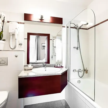 Atrium Hotel 4*