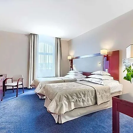 Atrium 4*